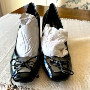 Bandolino Black Patent Heels